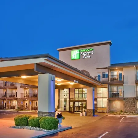 Holiday Inn Express Hotel & Suites Branson 76 Central